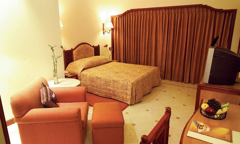 Grand Chennai By Grt Hotels Room photo